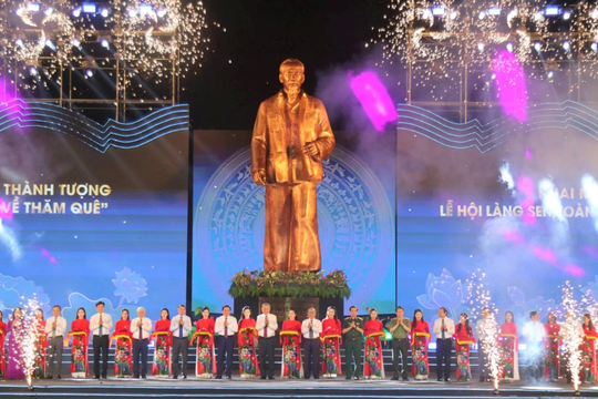 Tổng Bí thư Tô Lâm dự lễ khai mạc Lễ hội Làng Sen và khánh thành tượng "Bác Hồ về thăm quê"