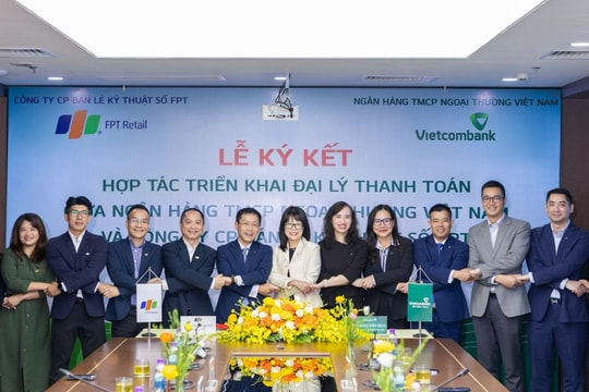 FPT Retail hợp tác cùng Vietcombank triển khai mô hình đại lý thanh toán, khách hàng có thể nạp/rút tiền tại cửa hàng FPT Shop trong và ngoài giờ hành chính, cả trong tuần và cuối tuần