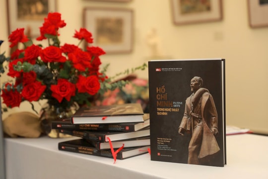 Ra mắt sách “Hồ Chí Minh trong nghệ thuật tạo hình”