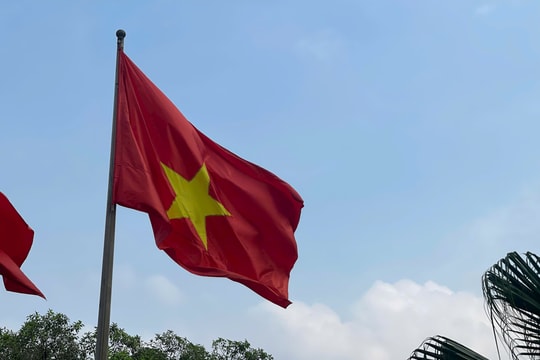 Hà Nội thông báo về việc treo cờ Tổ quốc