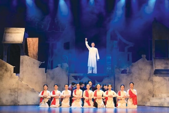 “Lửa từ Đất”: Từ truyền thống anh hùng đến tinh thần sáng tạo của người Hà Nội
