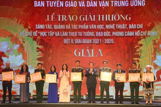 Trao giải thưởng văn học, nghệ thuật, báo chí về chủ đề học tập và làm theo tấm gương Bác Hồ