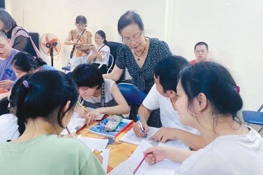 Người mẹ của những trẻ em khuyết tật