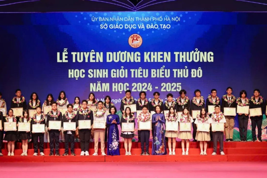 Khen thưởng 851 học sinh tiêu biểu của Thủ đô năm học 2024-2025