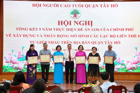 CLB Liên thế hệ Tự giúp nhau – Điểm sáng gắn kết cộng đồng bền vững tại quận Tây Hồ