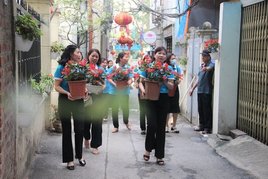 Hà Nội khen thưởng những gia đình thực hiện tốt Cuộc vận động “Xây dựng gia đình 5 không, 3 sạch”