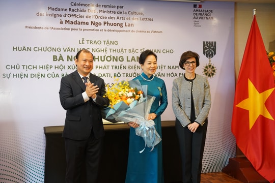 TS Ngô Phương Lan nhận Huân chương Văn học và Nghệ thuật của Pháp
