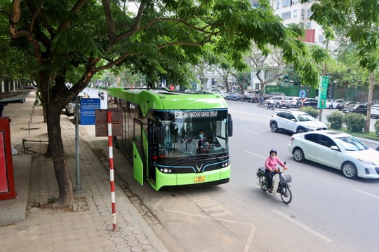 Hà Nội thí điểm xe buýt điện lộ trình Kim Mã - thị trấn Đông Anh