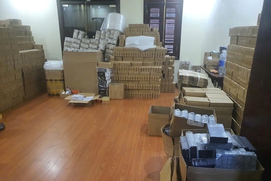 Công an TP Hà Nội triệt phá đường dây sản xuất, buôn bán hàng điện tử giả