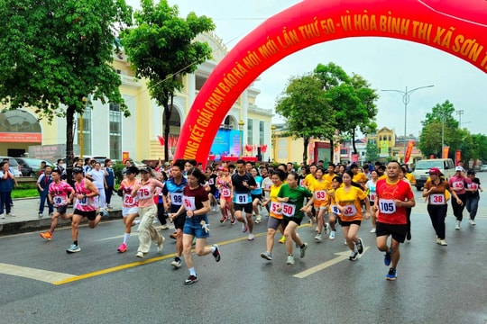 Thị xã Sơn Tây phát động “Ngày chạy Olympic vì sức khỏe toàn dân năm 2025”
