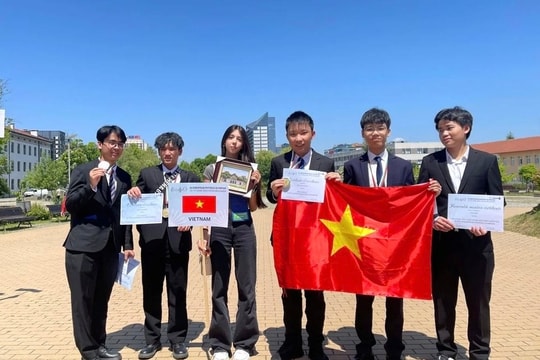 Học sinh Việt Nam giành 2 Huy chương vàng Olympic vật lý châu Âu