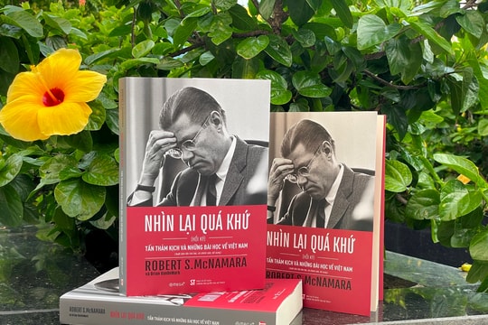 “Nhìn lại quá khứ”: Lời tự thú lịch sử và bài học từ một cuộc chiến