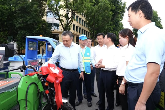 Hà Nội đưa vào vận hành thiết bị vệ sinh môi trường hiện đại tại 4 quận nội đô