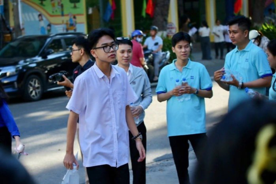 Sáng nay 26/6, gần 1,17 triệu thí sinh thi môn đầu tiên kỳ thi tốt nghiệp THPT