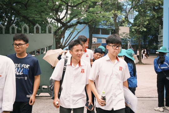 Thí sinh Hà Nội rạng rỡ khép lại kỳ thi tốt nghiệp THPT 2025