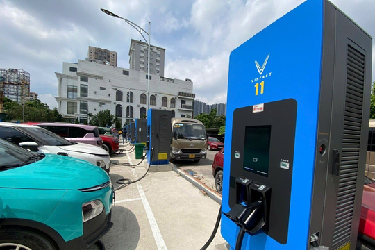 Hà Nội: V-Green mở trạm sạc siêu nhanh quy mô lớn đầu tiên tại Cầu Giấy