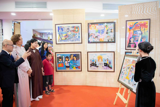 Phu nhân Tổng Bí thư và Tổng Giám đốc UNESCO tham dự triển lãm ảnh "Chúng tôi có thể"