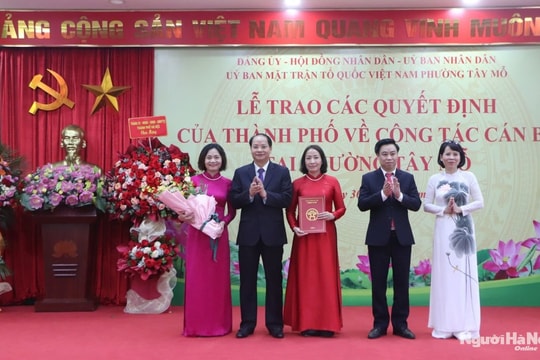 Phường Tây Mỗ công bố các Quyết định về công tác cán bộ