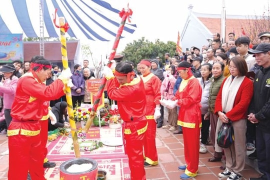 Bánh dầy dâng Thành hoàng làng Lý Nhân