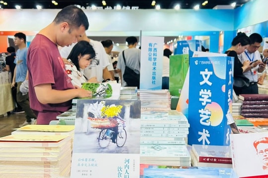 Sách “Người Hà Nội, chuyện ăn, chuyện uống một thời” được vinh danh tại Trung Quốc