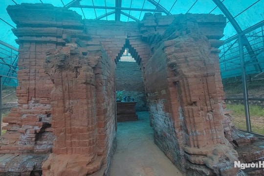 Chiêm ngưỡng tháp Chăm cổ nằm dưới mực nước biển