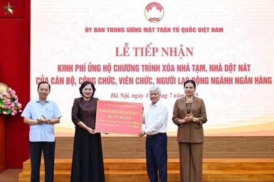 Ủy ban Trung ương Mặt trận Tổ quốc tiếp nhận 82 tỷ đồng từ ngành ngân hàng ủng hộ chương trình xóa nhà tạm, nhà dột nát