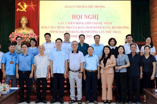 Phú Thượng: Lấy ý kiến góp ý vào dự thảo Báo cáo chính trị trình Đại hội Đảng bộ phường lần thứ I