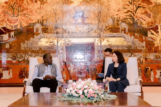 Phó Chủ tịch UBND TP. Hà Nội Vũ Thu Hà tiếp Đoàn liên ngành Di sản Thế giới UNESCO và ICOMOS đến thăm và làm việc