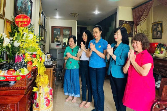 Đoàn công tác Bộ Y tế và CĐ Y tế Việt Nam thăm gia đình AHLS, bác sĩ Đặng Thùy Trâm