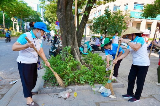 Phường Giảng Võ ra quân tổng vệ sinh môi trường, chỉnh trang đô thị