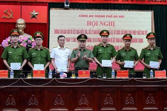 Chủ tịch TP. Hà Nội tặng Bằng khen các cá nhân có thành tích trong đấu tranh phòng, chống tội phạm