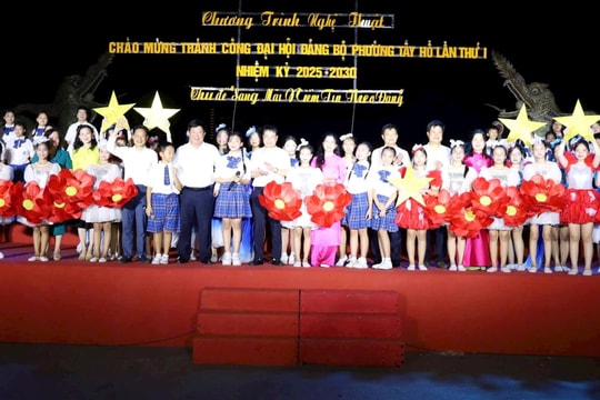Đặc sắc chương trình nghệ thuật chào mừng thành công Đại hội Đảng bộ phường Tây Hồ lần thứ I