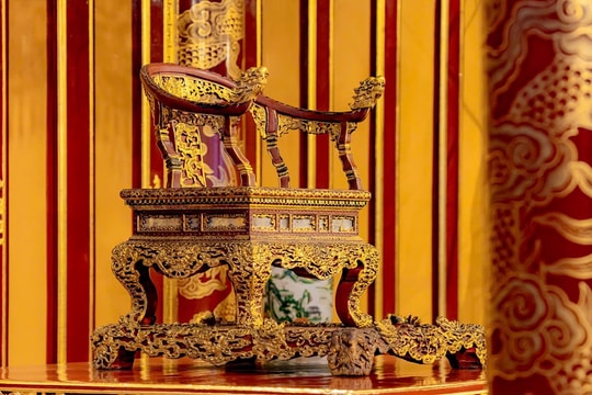 Các bước phục chế bảo vật Quốc gia “Ngai vua triều Nguyễn” bị phá hoại