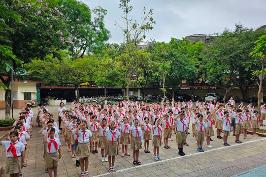 Trường học trên toàn quốc sẽ chào cờ, hát Quốc ca cùng lúc trong Lễ khai giảng 5/9/2025