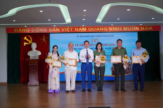 Trao giải Cuộc thi sáng tác Văn học Nghệ thuật chủ đề “Công an Thủ đô vì bình yên cuộc sống”