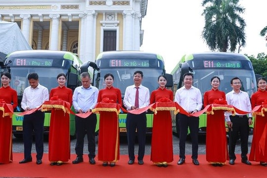 Hà Nội có thêm tuyến buýt điện miễn phí E11 kích cầu du lịch dịp lễ 2/9