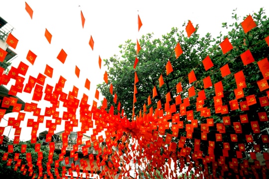 Hà Nội rực rỡ cờ hoa – Tự hào 80 năm mùa Thu cách mạng