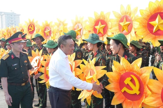 Chủ tịch Hà Nội Trần Sỹ Thanh thăm, động viên khối diễu binh kỷ niệm A80
