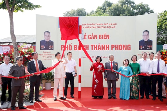 Hà Nội: Gắn biển tên phố Lê Giản và phố Bạch Thành Phong