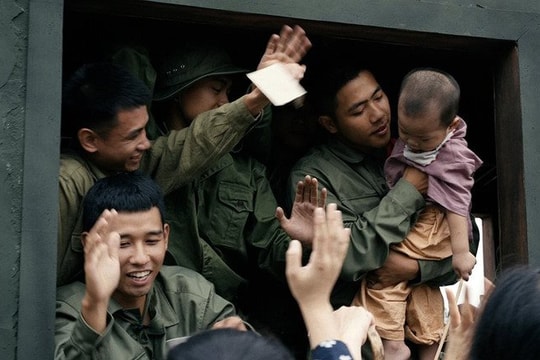 Sau 3 ngày công chiếu, “Mưa đỏ” cán mốc doanh thu 100 tỷ