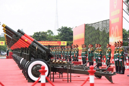 21 loạt đại bác rền vang mở màn Lễ tổng duyệt A80