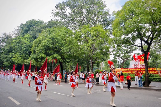 Đoàn nhạc kèn học sinh TP. Hồ Chí Minh biểu diễn mừng Quốc Khánh tại Hà Nội