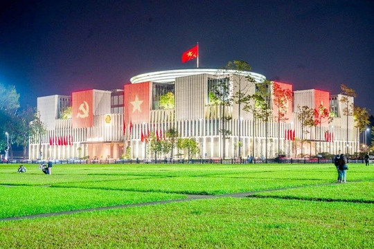 Nhà Quốc hội mở cửa cho Nhân dân vào tham quan, trú mưa dịp Quốc khánh 2/9