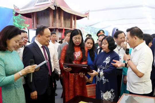Lãnh đạo Thành phố Hà Nội tham quan 2 không gian trưng bày của Thủ đô tại Trung tâm Triển lãm quốc gia Việt Nam