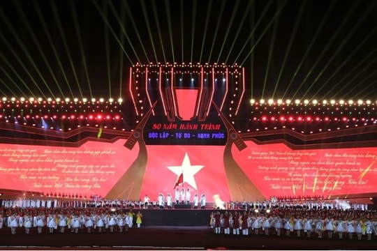 Hơn 3.000 nghệ sĩ tái hiện hành trình 80 năm lịch sử hào hùng của dân tộc tại SVĐ Mỹ Đình