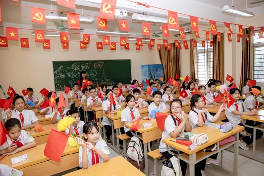 Trường THCS Nguyễn Trãi chào đón 350 học sinh lớp 6 bước vào năm học mới