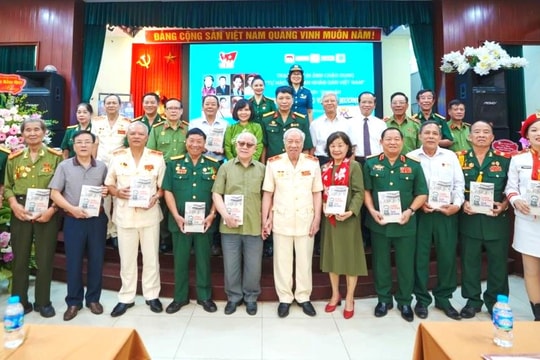 Thiếu tướng Phan Văn Lai ra mắt hồi ký “Chiến trường và quê hương”