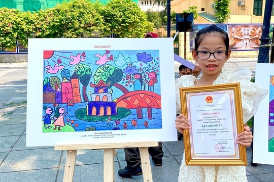 91 giải thưởng được trao tại Cuộc thi “Em yêu Hà Nội – Thành phố vì hoà bình”