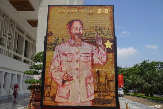 Kéo dài thời gian triển lãm "Mùa xuân độc lập" tại Bảo tàng Hồ Chí Minh đến hết ngày 30/12