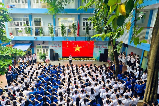 Học sinh trường THCS Chương Dương lan tỏa văn hóa học đường qua tiết sinh hoạt dưới cờ
